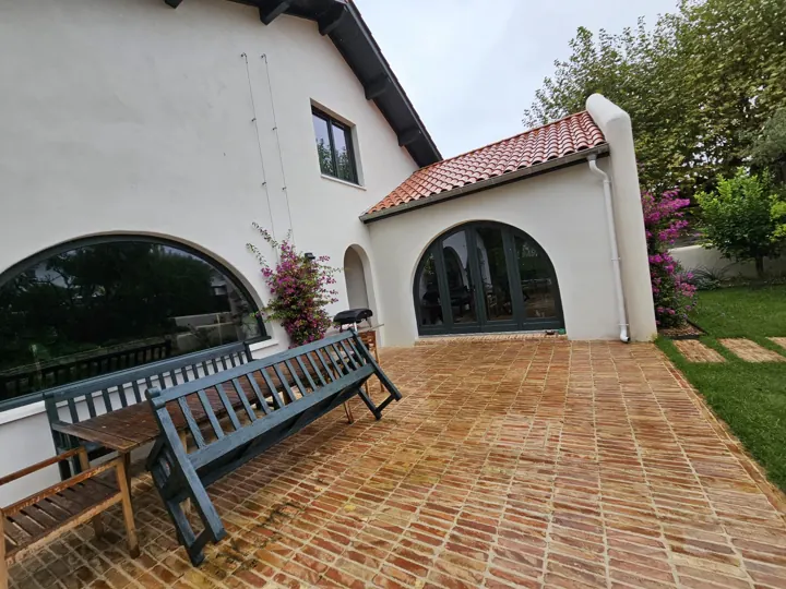 Terraza con pavimento de ladrillo